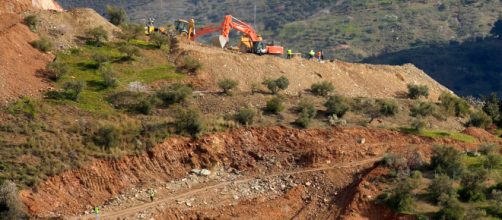 Bimbo caduto nel pozzo,: una collina è stata sbancata per fare l'ultimo tentativo di salvarlo scavando due tunnel verticali.