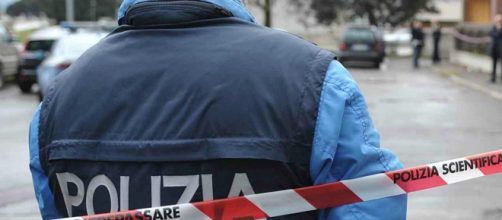 Un tunisino è morto ad Empoli durante un fermo di polizia. Era stato legato mani e piedi per 'contenerlo'.