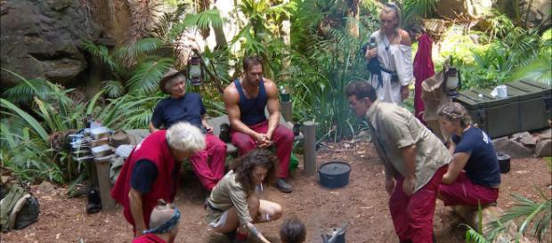 Dschungelcamp: Bei der Sauberkeit kennt Chris Töpperwien keinen Spaß Dschungelcamp: Bei der Sauberkeit kennt Chris Töpperwien keinen Spaß