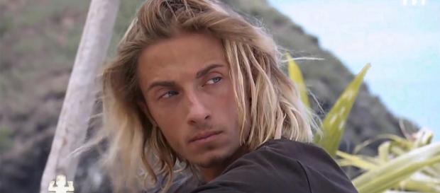 Dylan se ridiculise encore une fois dans Big Bounce Dylan se ridiculise encore une fois dans Big Bounce