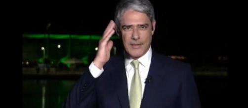 Bonner e a continência ao vivo (Reprodução TV Globo)
