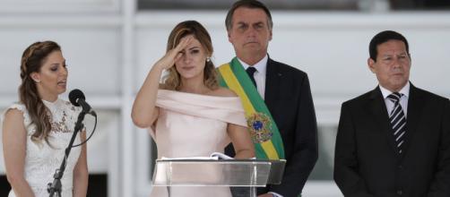 Michelle Bolsonaro faz discurso em Libras na posse do marido Jair Bolsonaro. (Reprodução)