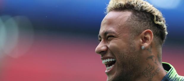 Neymar foi clicado em foto com várias mulheres (Reprodução Barcelona FC) Neymar foi clicado em foto com várias mulheres (Reprodução Barcelona FC)