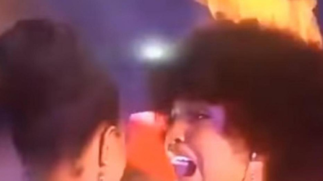 Les cheveux de Miss Africa 2018 s'enflamment lors de son ... - seven-equities.com