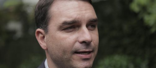 Flávio Bolsonaro alega que os depósitos eram de uma divida de um imóvel (crédito: Tribuna da Internet)