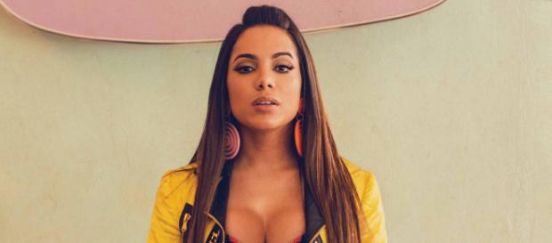 Anitta assume namoro (Reprodução: UOL) Anitta assume namoro (Reprodução: UOL)