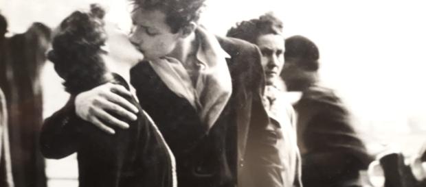 Il bacio di Robert Doisneau, alla Galleria San Giovanni Il bacio di Robert Doisneau, alla Galleria San Giovanni