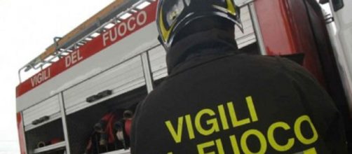 Brindisi, bus pieno di studenti va a fuoco all'improvviso: tutti salvi