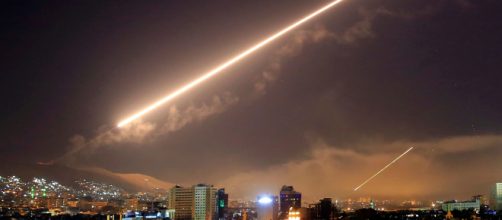 Israele attacca l'Iran in Siria. Iran minaccia: ''Distruggeremo Israele''