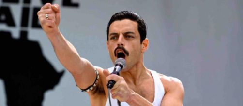 Rami Malek nei panni di Freddie Mercury