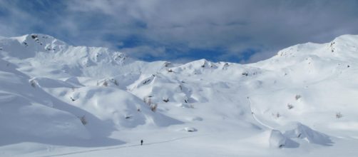 Valle d'Aosta, scontro tra elicottero ed aereo sul ghiacciaio Rutor: almeno cinque morti