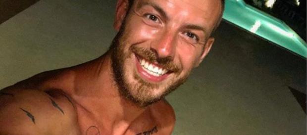 Julien Bert : De nouveau en couple ? Une vidéo porte à croire que ... - potins.net Julien Bert : De nouveau en couple ? Une vidéo porte à croire que ... - potins.net