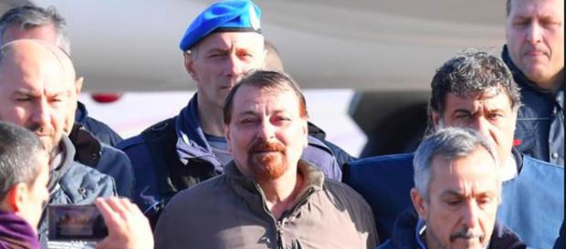 L'arrivo a Ciampino di Cesare Battisti L'arrivo a Ciampino di Cesare Battisti