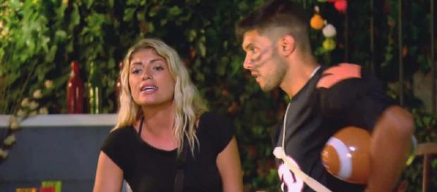 Elsa Dasc (LPDLA 6) répond aux insultes qu'elle reçoit Elsa Dasc (LPDLA 6) répond aux insultes qu'elle reçoit