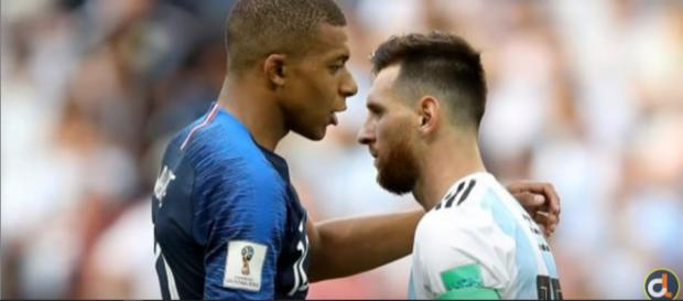 Mbappé e Messi (Imagem via Youtube) Mbappé e Messi (Imagem via Youtube)