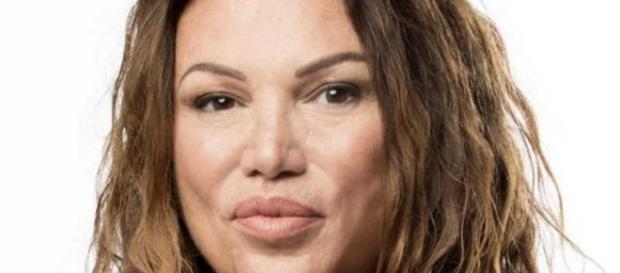 Serena Grandi si confessa al settimanale Chi: 'Ho avuto il tumore al seno' Serena Grandi si confessa al settimanale Chi: 'Ho avuto il tumore al seno'
