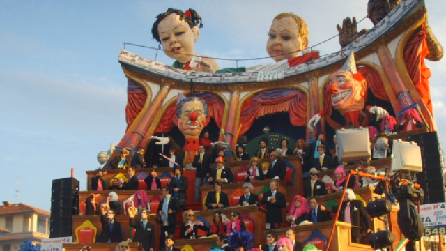 Carnevale di Viareggio 2019: il primo corso mascherato sabato 9 febbraio sui Viali a Mare