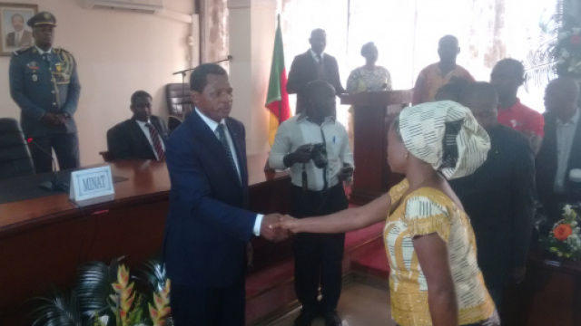 Le Minat Paul Atanga Nji recevant les vœux pour 2019 © Odile Pahai