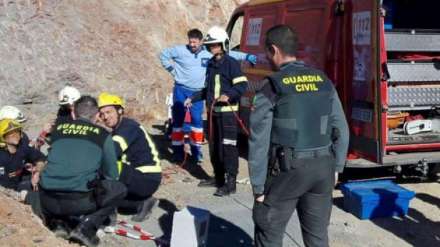 Malaga, bimbo caduto nel pozzo: tunnel terminato, minatori pronti a scendere