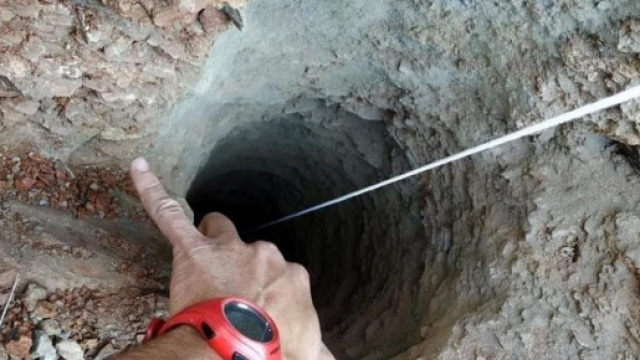 Spagna, Julen da dieci giorni sotto terra, oggi i minatori si caleranno per raggiungerlo