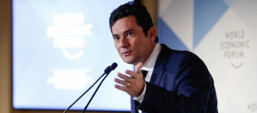 Ministro Sergio Moro foi indagado a respeito do caso envolvendo o senador eleito, Flávio Bolsonaro (Foto: Alan Santos/PR)
