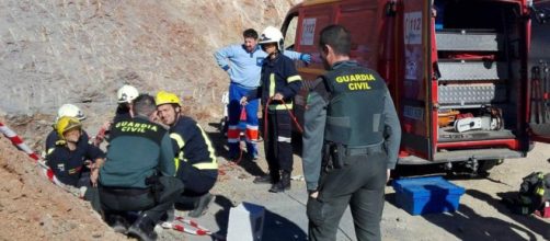Bimbo caduto nel pozzo in Spagna: otto minatori della squadra speciale militare pronti a cimentarsi nell'ultima impresa.i.