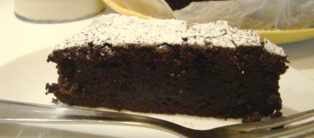 Ricetta Torta al cioccolato e mandorle senza farina. Ricetta Torta al cioccolato e mandorle senza farina.