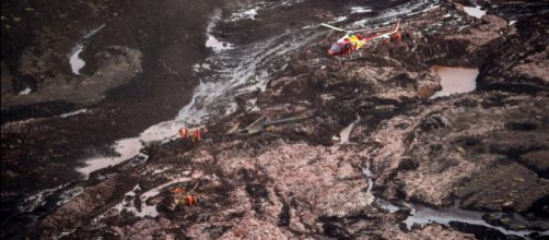 Brasile, crolla diga di scarti minerari: almeno 200 dispersi