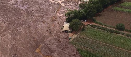 Comunicado pede para pessoas ficarem longe das margens (Foto: Corpo de Bombeiros/Divulgação)