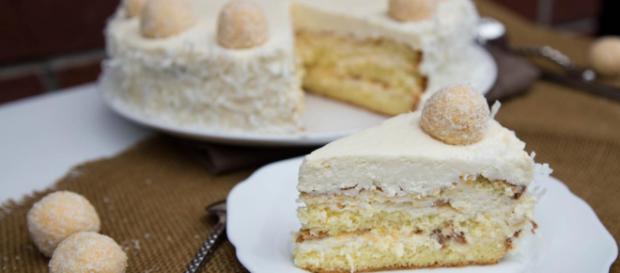 Ricetta Torta Raffaello al cocco. Ricetta Torta Raffaello al cocco.
