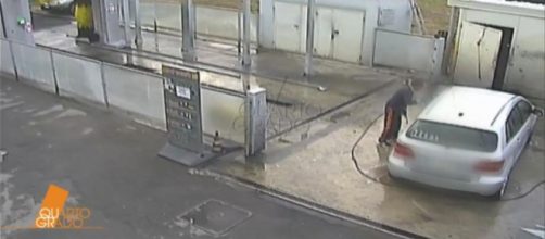 A "Quarto Grado" le immagini esclusive di Chiara Alessandri mentre lava l'auto dopo il delitto