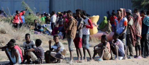 Migranti costretti a partire con la forza dalla Libia, la denuncia di Diego Fusaro