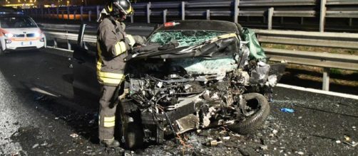 Milano, automobilista contromano, causa un morto e 4 feriti