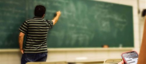 Via i telefonini dalla aule: due nuove proposte di legge - avvenire.it