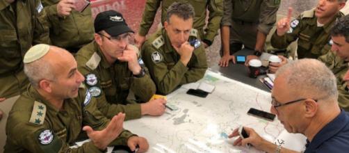 Delegação de Israel reunida momentos antes do embarque em direção a Brumadinho, MG (Imagem: Reprodução/Twitter/Forças de Defesa de Israel)