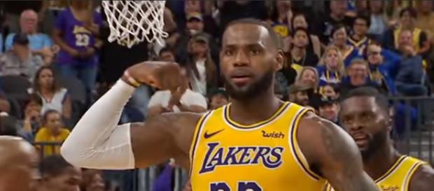 LeBron James does full contact defensive drills practice - Image credit - ESPN | YouTube LeBron James does full contact defensive drills practice - Image credit - ESPN | YouTube
