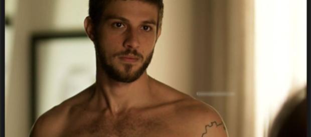 Chay Suede diz que não tem problema com a nudez (Reprodução/TV Globo) Chay Suede diz que não tem problema com a nudez (Reprodução/TV Globo)