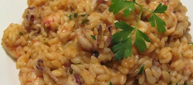 Risotto al pomodoro con calamaretti. Risotto al pomodoro con calamaretti.