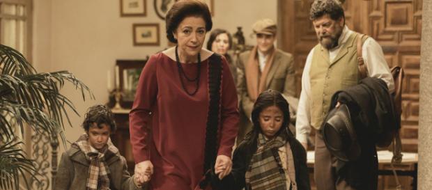 Il Segreto anticipazioni spagnole: Esperanza e Beltran con Francisca Il Segreto anticipazioni spagnole: Esperanza e Beltran con Francisca