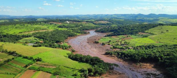 Mar de lama arrastou refeitório da empresa e pousada (Crédito: Cavex/Divulgação). Mar de lama arrastou refeitório da empresa e pousada (Crédito: Cavex/Divulgação).