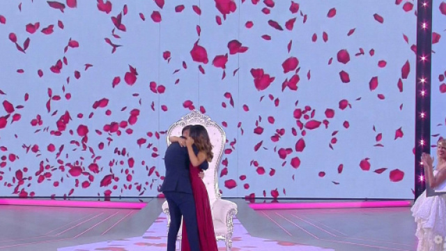 Proposta di matrimonio a Uomini e Donne, lacrime in studio