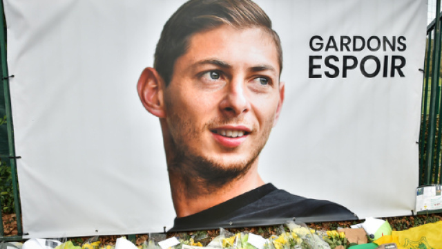 Recueillement sur la disparition d'Emiliano Sala