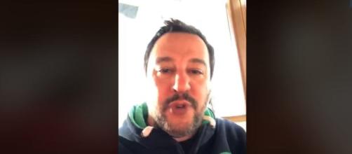 Salvini in diretta sulla sua pagina Facebook