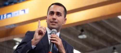 Luigi Di Maio: da febbaio-marzo pensioni minime e invalidità a 780 euro. Reddito di cittadinanza anche a stranieri.