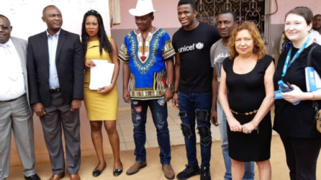 Le Maire de Yaoundé 6 Yoki Onana et le footballeur Fabrice Ondoa (c) Virginie Nga