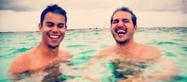 Casal de apresentadores Bruno e Leandro trabalham em emissoras diferentes (Reprodução Twitter/Bruno) Casal de apresentadores Bruno e Leandro trabalham em emissoras diferentes (Reprodução Twitter/Bruno)