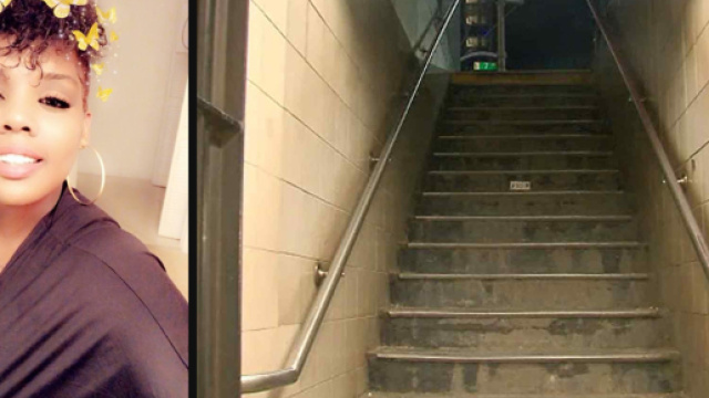 New York, giovane mamma di 22 anni cade dalle scale della metro e muore: stava scendendo con il passeggino la rampa, bimba salva