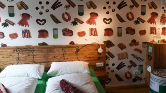 Oreillers et papiers aux couleurs de la saucisse !