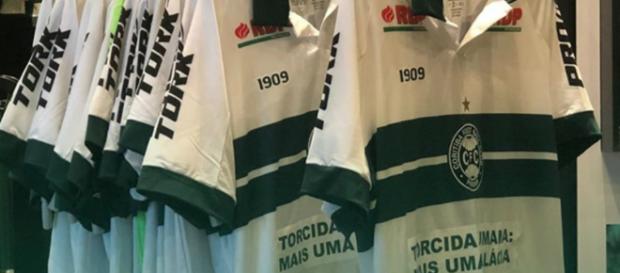 Coritiba protestou em sua camisa (Divulgação/Instagram/Coritiba). Coritiba protestou em sua camisa (Divulgação/Instagram/Coritiba).