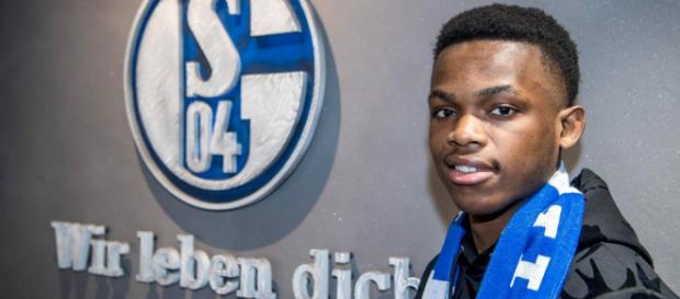 Rabbi Matondo erhält Viereinhalbjahresvertrag bis 30. Juni 2023 ... - schalke04.de Rabbi Matondo erhält Viereinhalbjahresvertrag bis 30. Juni 2023 ... - schalke04.de